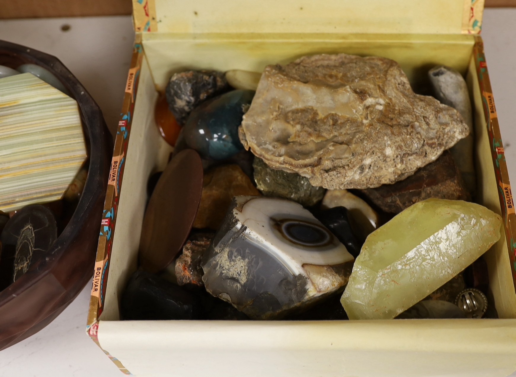 A collection of mineral and hardstone specimens and gem stones contained in a cigar box and a Davidson‘s cloud glass bowl